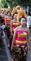 Colourful dressed Balinese Women in a temple procession at Sukowati
