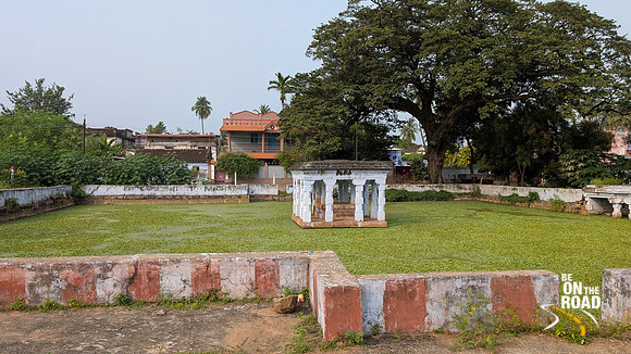 Harikesavanallur Temple Pond
