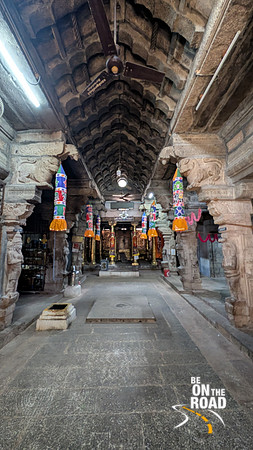 The room that connects the sannadhis of Natarajar, Nellaiappar and Kantimathi at Chepparai Azhagiya Koothar Temple