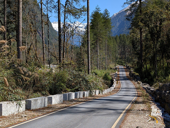 Road to border town of Bruni with Dri river by the side