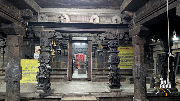 Entering the Shiva Sannadhi of Ammainthar Temple, Cheranmahadevi