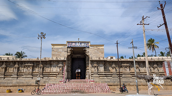 At the entrance of the Nindra Nambi Perumal temple at Thirukkurungudi, Tamil Nadu