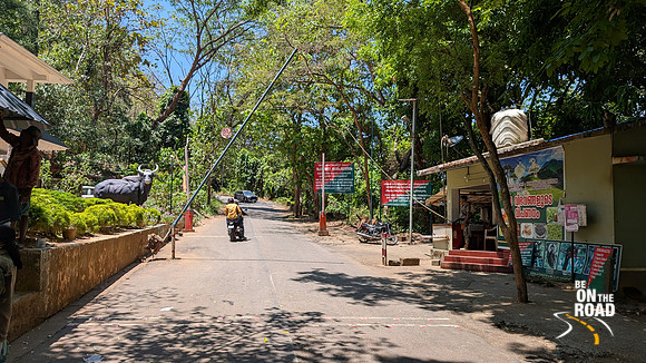 At the start of the Nelliyampathy Ghat climb