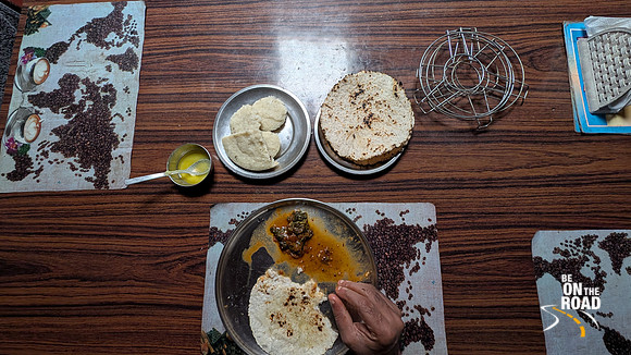 Akki roti with Kessa Soppu Saar and Jackfruit Idli with Ghee - Dreamy breakfast at Malenadu, Karnataka