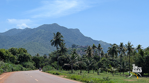 The Stunning Thirumalai Murugan temple amidst mountains and lush greenery
