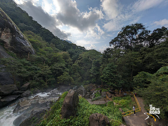 Beautiful landscape surrounding the Palaruvi Falls