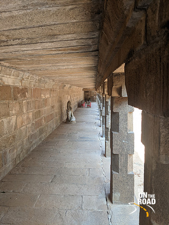 Corridor inside Valiswara Temple, Tiruvaliswaram