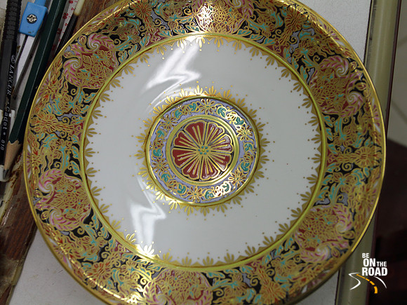 Gorgeous Benjarong Plate - a gift is given by the Thailand king to the heads of state from many countries
