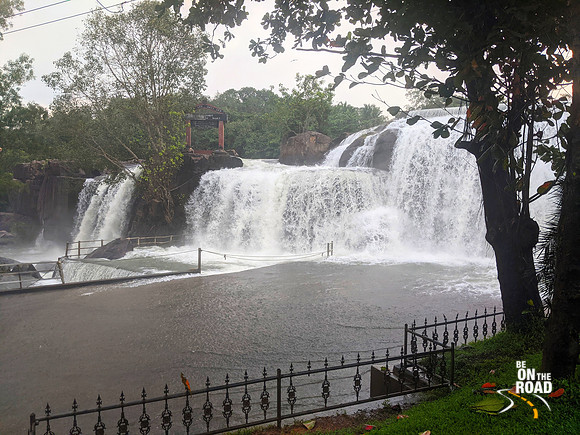 Thiruparappu Falls with lots of water
