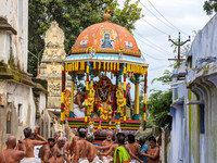Lord Natarajar in Goratham takes to the streets of Kallidaikurichi on Thiruvatharai Festival