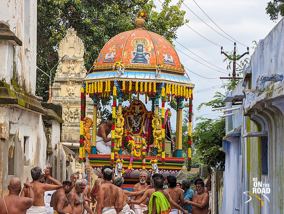 Lord Natarajar in Goratham takes to the streets of Kallidaikurichi on Thiruvatharai Festival