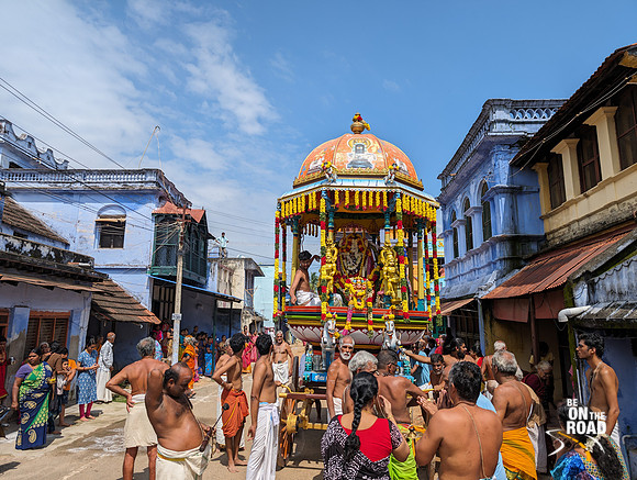 Lord Natarajar on Goratham takes to the streets of Kallidaikurichi on Thiruvatharai Festival