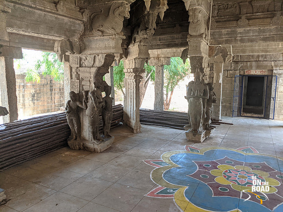 The grogeous Ranga mantapa inside Mannarkoil Rajagopalaswamy temple