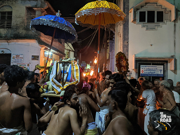 Perumal returning to the temple after the Great Rath Yatra of Kallidaikurichi