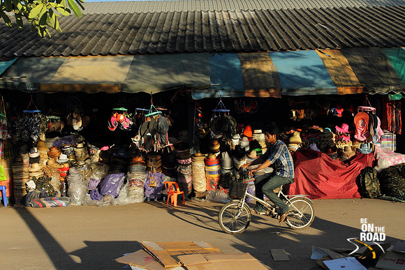 A scene at Ban Klong Luek Border Market, Aranyaprathet
