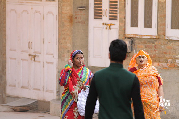 Colorfully dressed women of Bikaner, Rajasthan, India