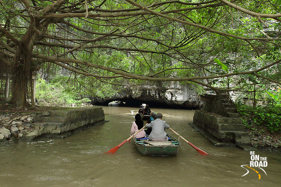 Going under canopies and caves - the special Tam Coc river experience