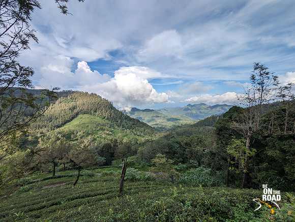 Gorgeous vista seen from between Manjolai and Kakkachi