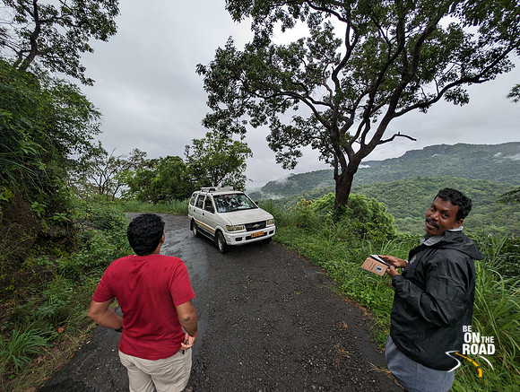 Road leading to Manjolai from Manimuthar Falls