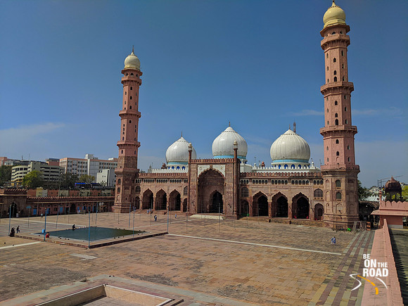 A side view of Taj-ul-Masajid, Bhopal