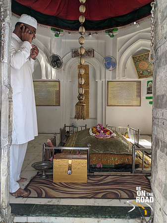 A moment from the dargah of Sheikh Zainuddin, Khuldabad
